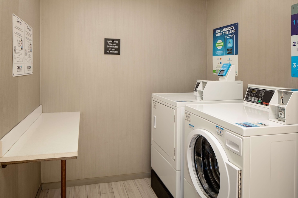 Hampton Inn & Suites Nashville Airport - photo 34