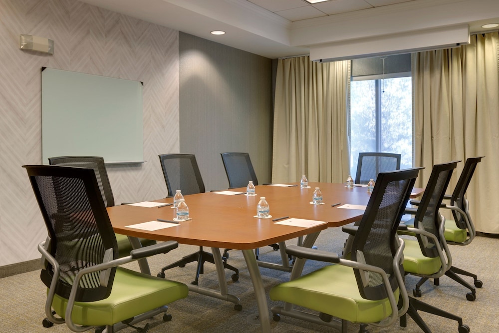 SpringHill Suites by Marriott Newark Liberty International - photo 31