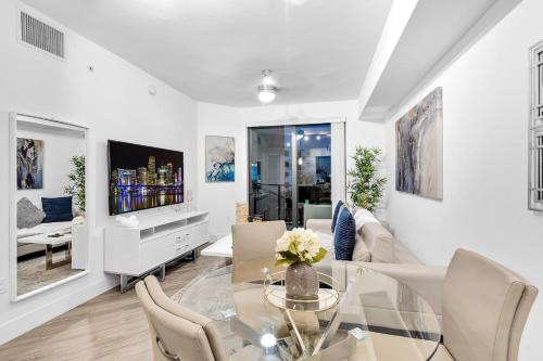Modern 1 Bed in Downtown Doral With Free Parking — 4-Star Luxury Hotel in Hialeah Gardens, United States