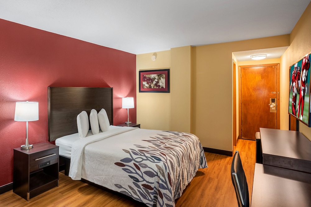 Red Roof Inn Des Moines - photo 17