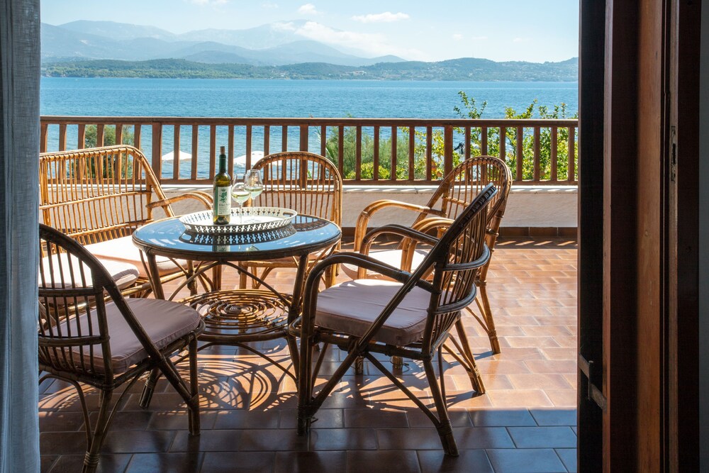Alekos Beach Houses Alekos Beach Complex — 4-Star Luxury Hotel in Kefalonia, Greece