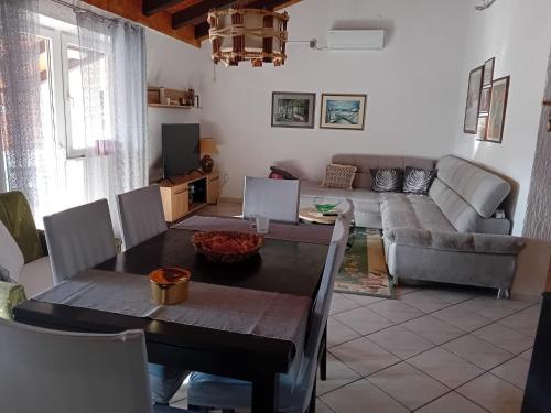 Apartman Batarelo — 4-Star Luxury Hotel in Gornji Karin, Croatia