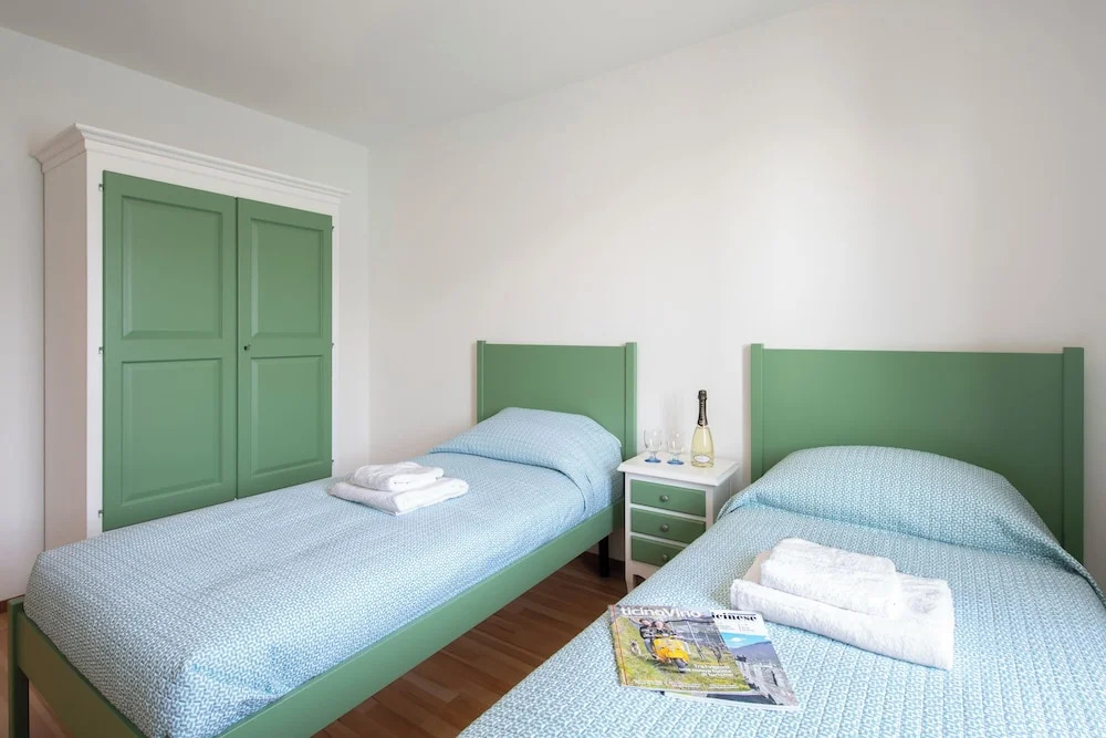 Casa al Lago Lakefront two storey apartment on Lake Promenade — 4-Star Luxury Hotel in Brissago, Switzerland