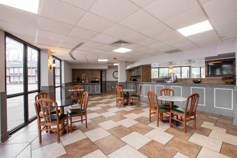 Port Allen Inn - photo 16