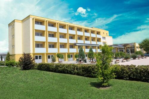 Hotel Otp Balatonszemes in Balatonboglar, Hungary