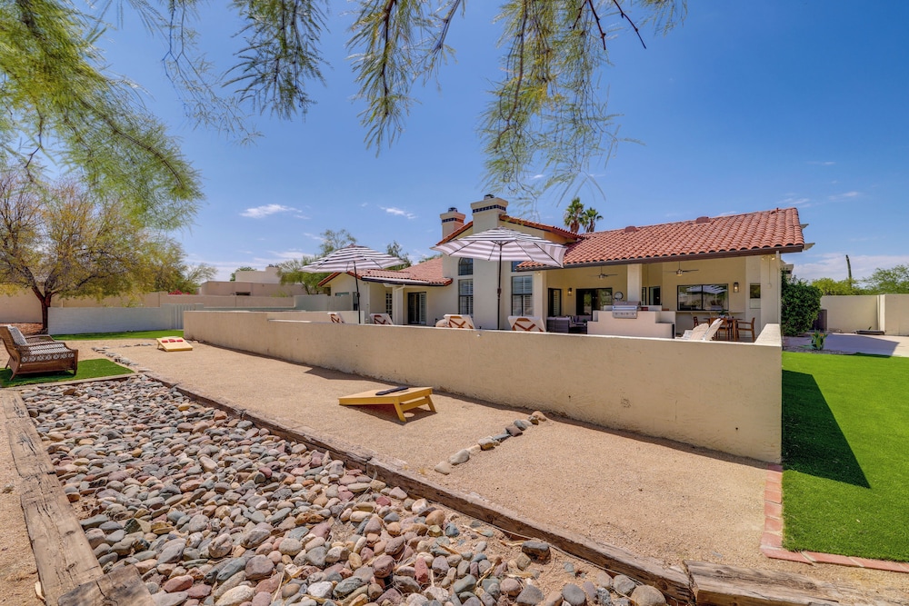 Heated Saltwater Pool Group Getaway in Scottsdale — 4-Star Luxury Hotel in Scottsdale, United States