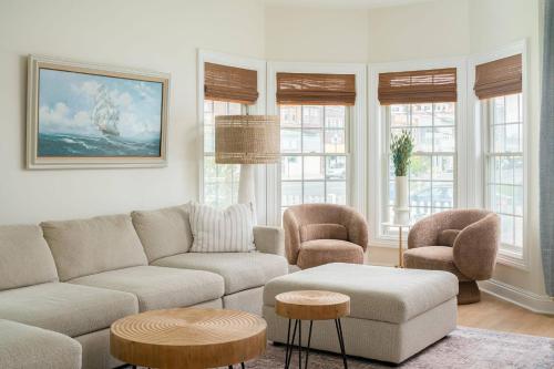 Beachblock Oasis: 5BR Designer Home w Parking — 4-Star Luxury Hotel in Atlantic City, United States