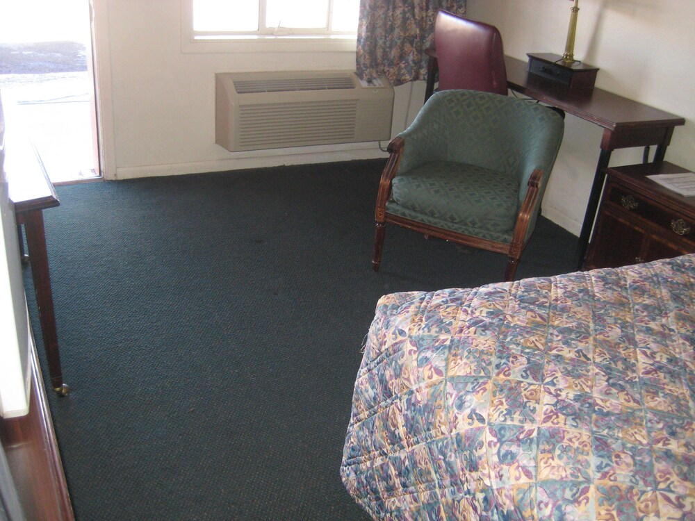 El Capitan Motel - photo 30