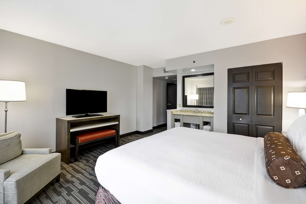 Embassy Suites Hotel Charlotte - photo 15