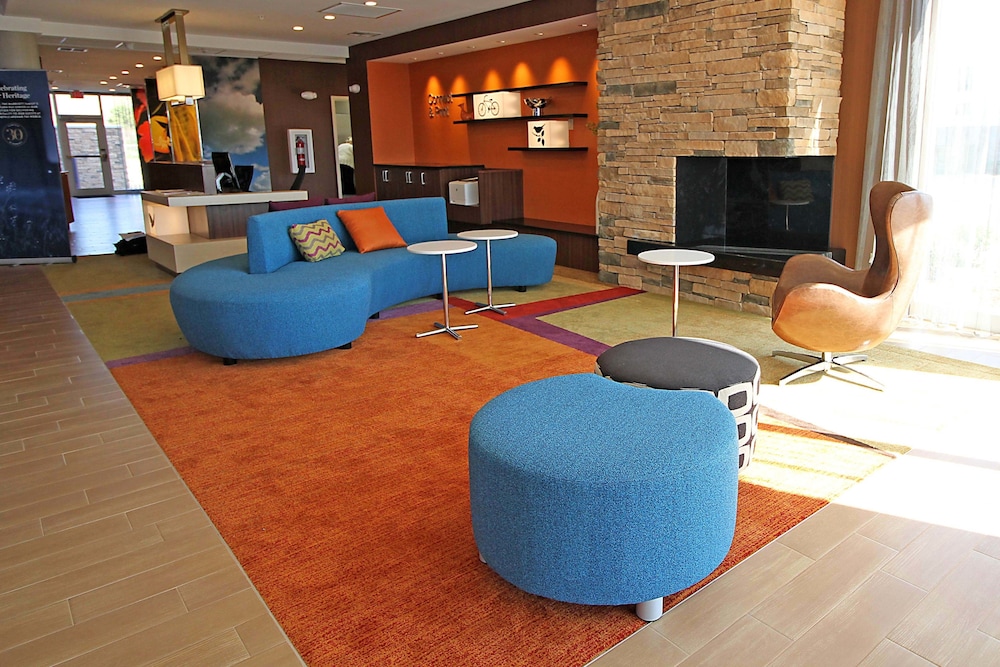 Fairfield Inn & Suites by Marriott London - photo 3