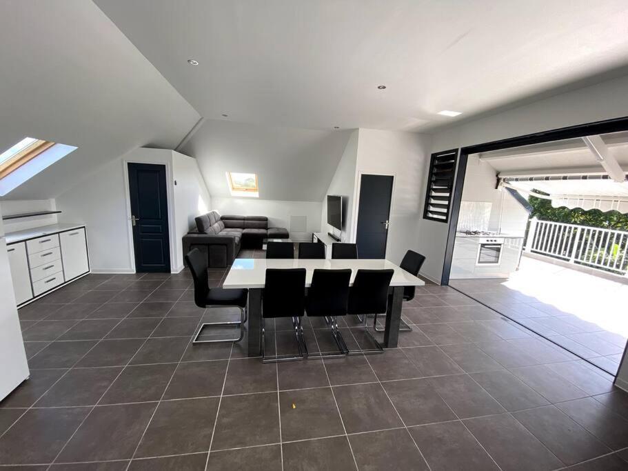 Appartement Haut Standing Au Grands Fonds Du Moule 6 Pers Très Spacieux — 4-Star Luxury Hotel in Le Moule, Guadeloupe