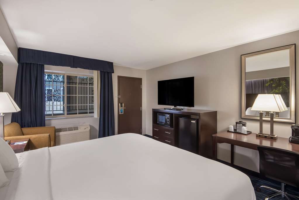 Clarion Pointe Downtown - photo 14