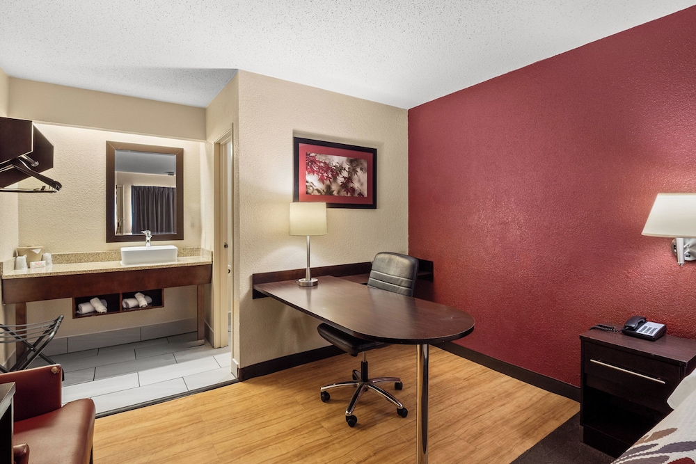 Red Roof Inn Lansing East MSU - photo 14