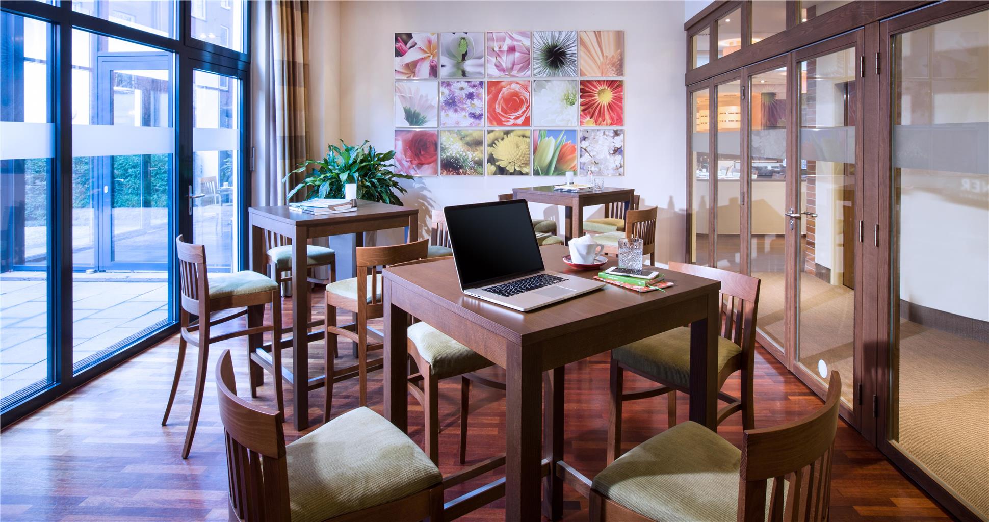Lindner Hotel Hamburg Am Michel part of JdV by Hyatt — 4-Star Luxury Hotel in Hamburg, Germany