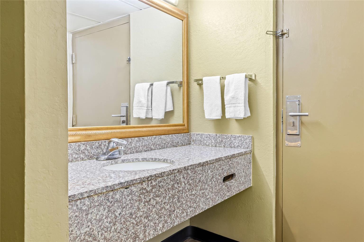 Rodeway Inn Stone Mountain - photo 27