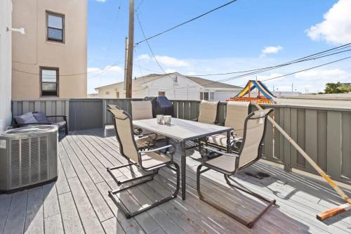 Steps from the Beach Spacious Modern 4BR 2BA Apt — 4-Star Luxury Hotel in Atlantic City, United States