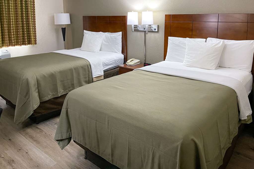 Econo Lodge Cartersville Emerson Lake Point - photo 15