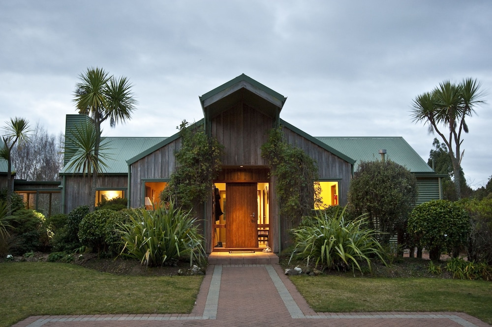 Whakaipo Lodge — 5-Star Luxury Hotel in Taupo, New Zealand