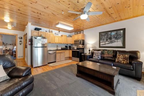 Bugle Pointe B04 by Estes Park Condos — 4-Star Luxury Hotel in Estes Park, United States