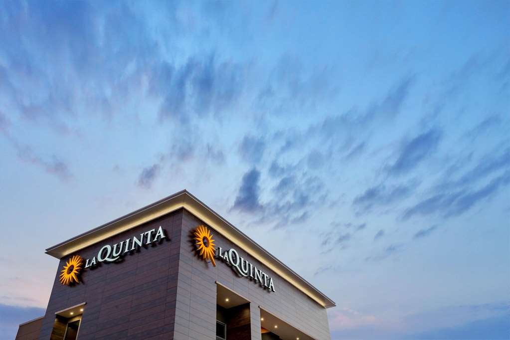 La Quinta Inn & Suites by Wyndham Katy - photo 5