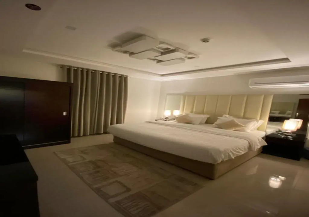 Marina Palace Hotel Suites