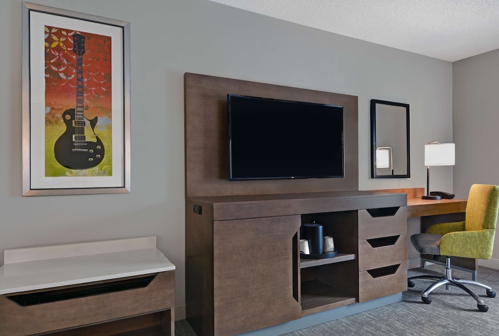 Hampton Inn Gallatin - photo 9