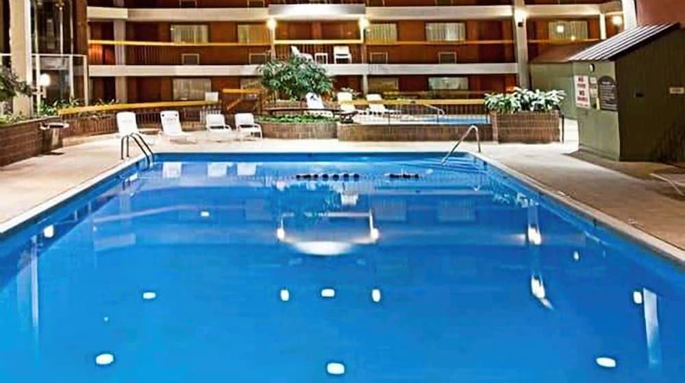 Ramada by Wyndham Beaver Falls - photo 11