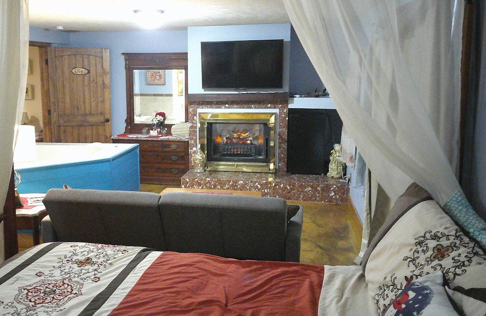 Lil Black Bear Inn - photo 65