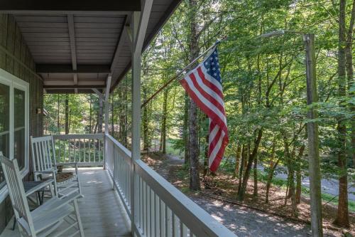 The Deep Forest Green Cottage — Culpeper — photo 3