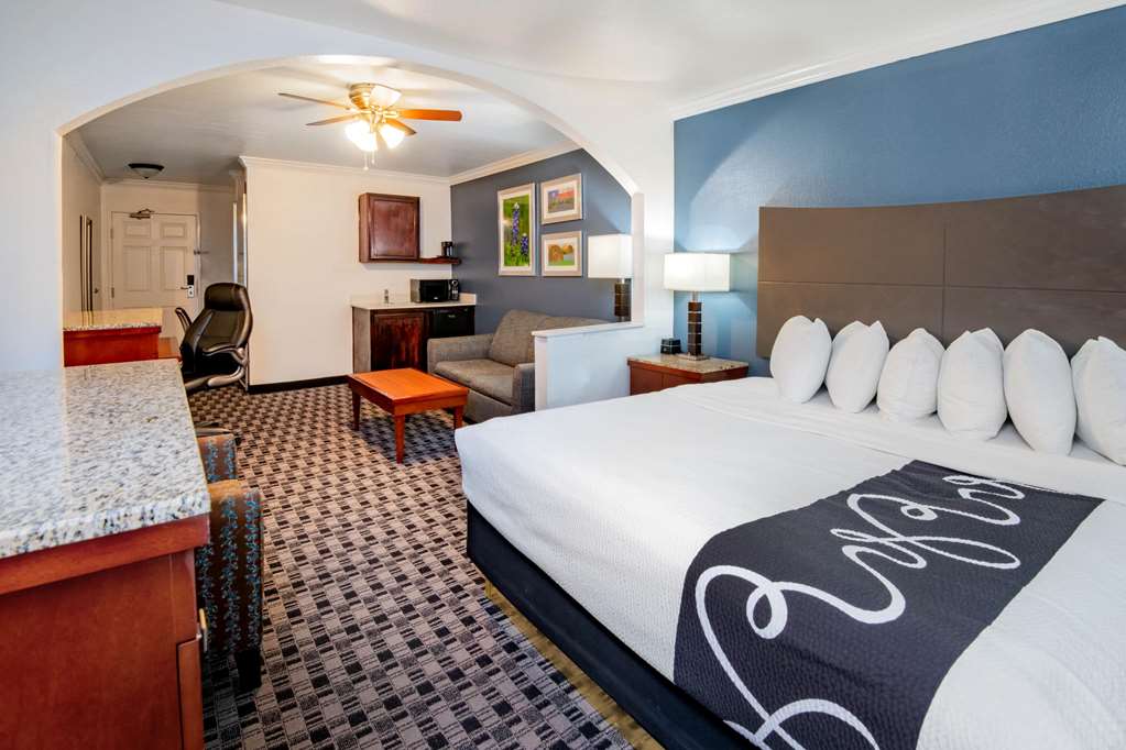 La Quinta Inn & Suites by Wyndham Dalhart - photo 63