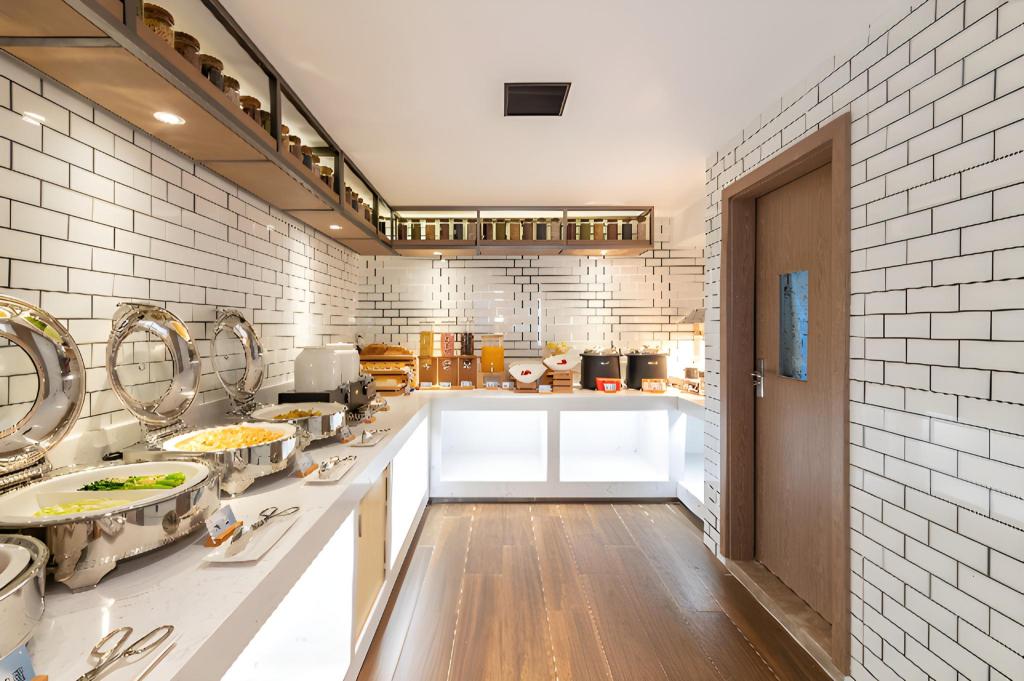 Hollyear Hotel in Qianzhou, People's Republic of China