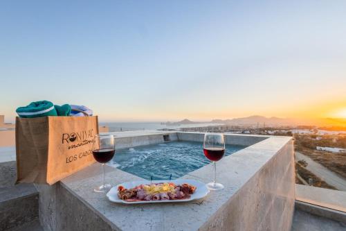 Majestic 3 BR Penthouse Private Rooftop and Jacuzzi — 4-Star Luxury Hotel in El Pueblito, Mexico