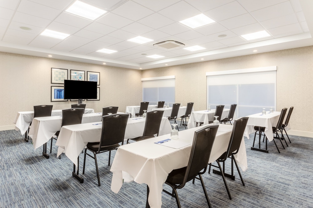 Holiday Inn Express & Suites Springfield North by IHG - photo 24