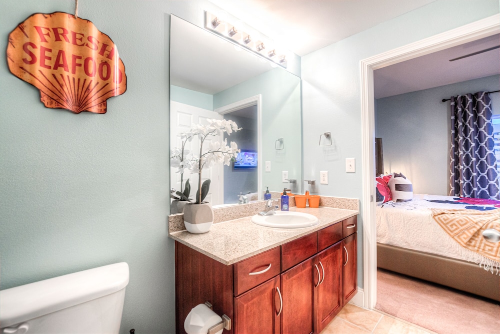 Laketown Wharf Resort by Aneliya's Rentals - photo 790