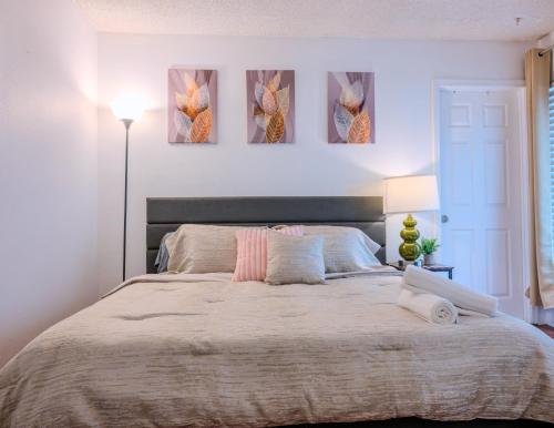 Stylish 3 Bedroom Las Vegas Getaway with Amenities