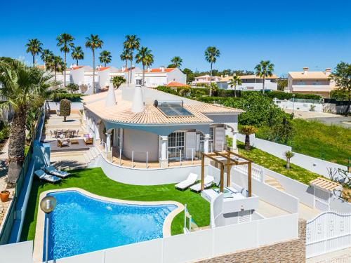 Vicente Mar Luxury Villa Private Pool — 4-Star Luxury Hotel in Albufeira, Portugal