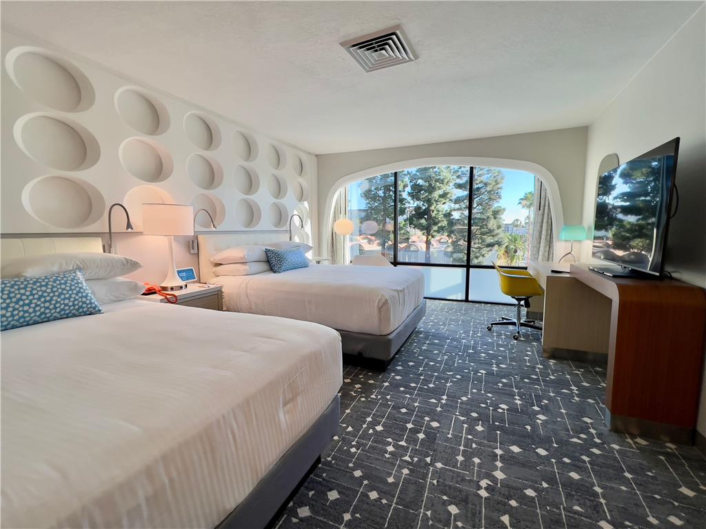Howard Johnson by Wyndham Anaheim Hotel and Water Playground - photo 28