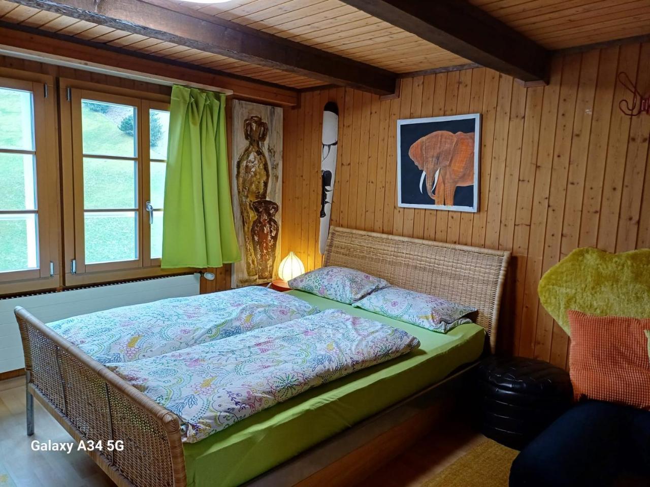 Familienzimmer mit Bergblick — hotel in Emmetten