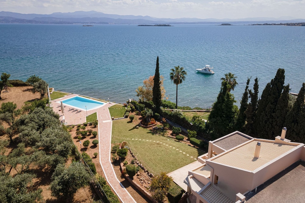 Eretria Luxurious Seafront Villa — 4-Star Luxury Hotel in Chalkida, Greece