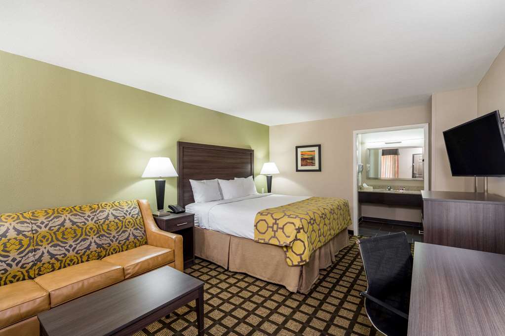 Baymont by Wyndham Clarksville - photo 10