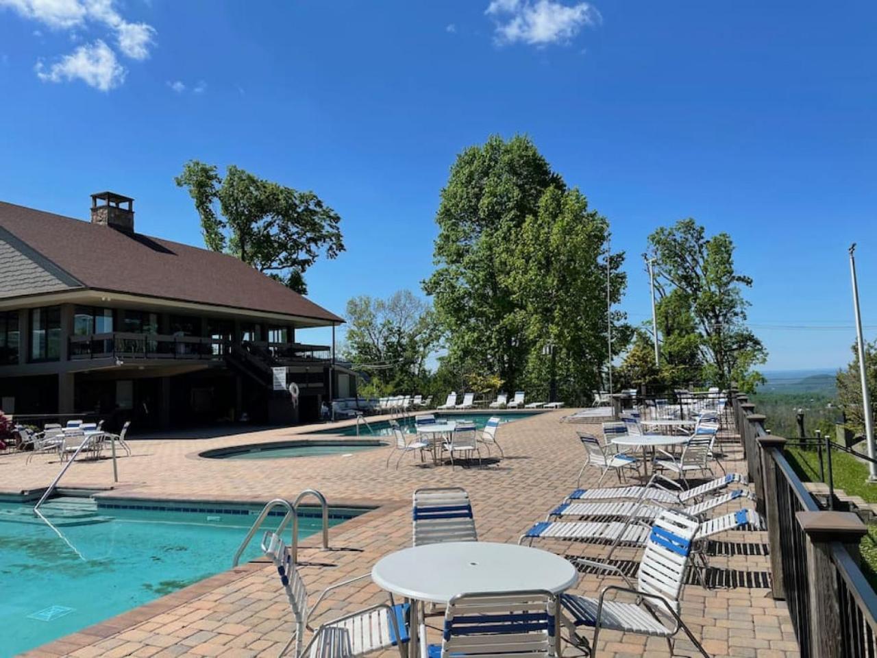 Take it Easy with hot tub and community pool - photo 28