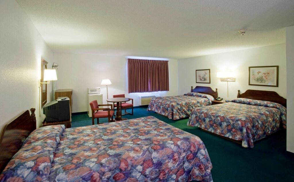 Americas Best Value Inn Holts Summit Jefferson City - photo 4