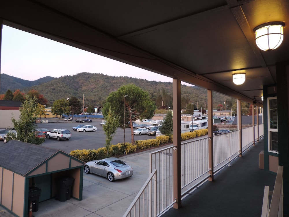 Sweet Breeze Inn - photo 26