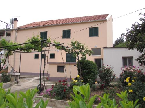 Rooms with a parking space Sibenik 13739 in Sibenik, Croatia