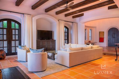 Amazing 5bd Villa Del Mar Villa with Full Staff and Steps from the Beach — 4-Star Luxury Hotel in San Jose Del Cabo, Mexico