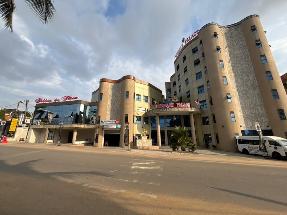 Foprolux Palace - carbon neutral hotel in Douala