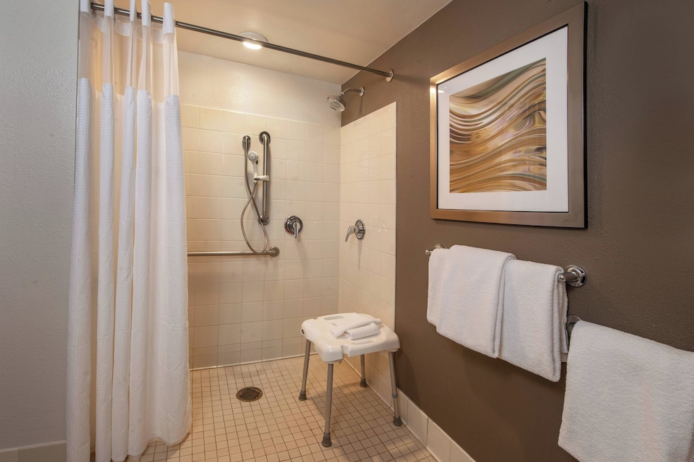 Courtyard by Marriott Dunn Loring Fairfax - photo 13