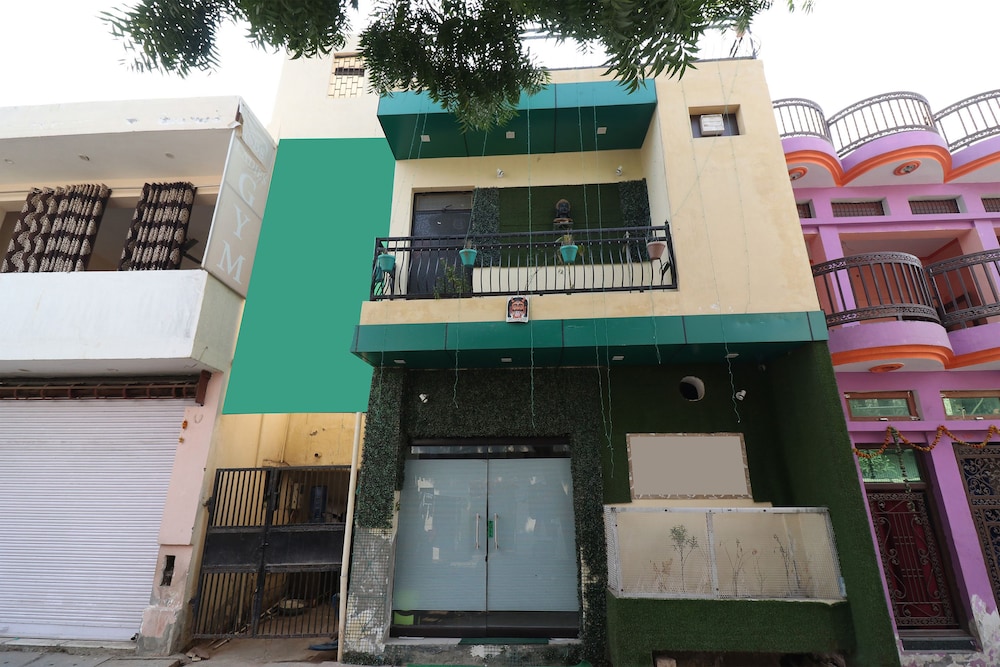 Oyo Flagship 24679 Hotel Green House — Agra
