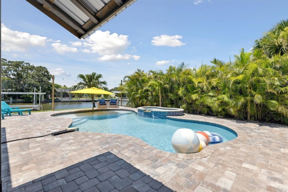 436 Cocoa Isles Blvd in Cocoa Beach, United States