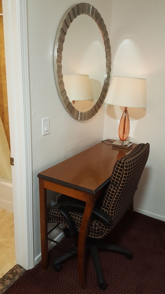 Flamingo Inn Long Beach - photo 32